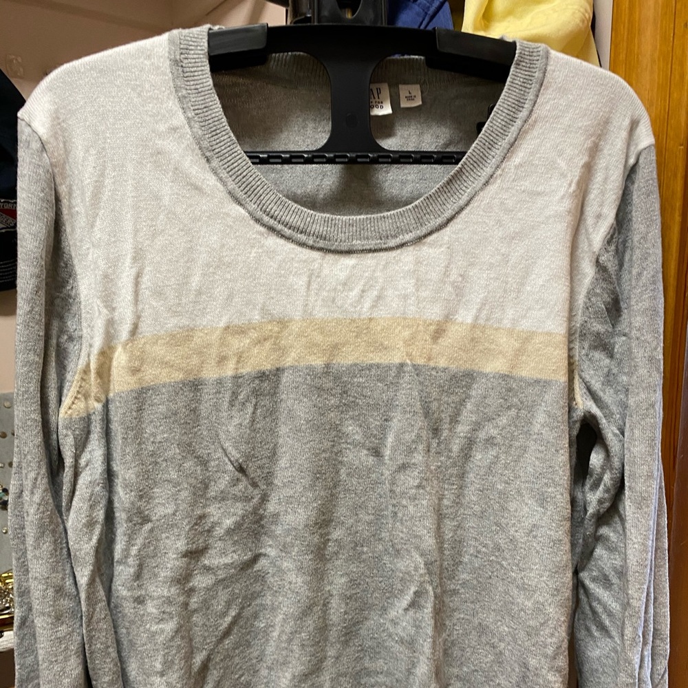 Gap sweater